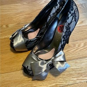 Paris Hilton heels - black lace overlay with silver satin bow - Sz 10
